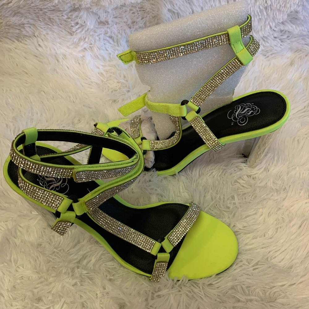 Yellow Darlin-32 heels